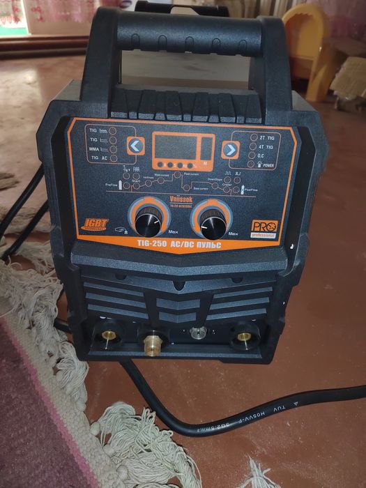 Аргоновый дуговой сварочный аппарат.