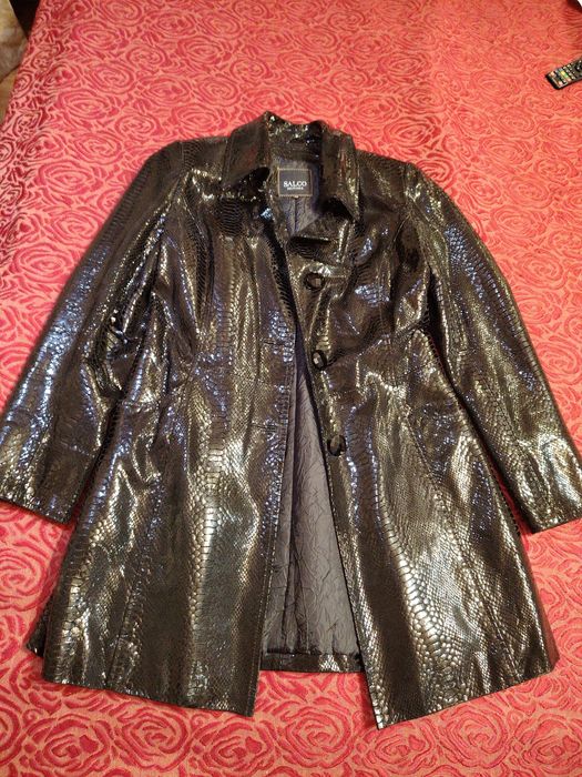 Шикарный модный кожаный чёрный лакированный женский плащ, размер 46