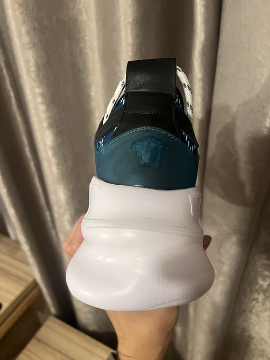 Versace chain reaction