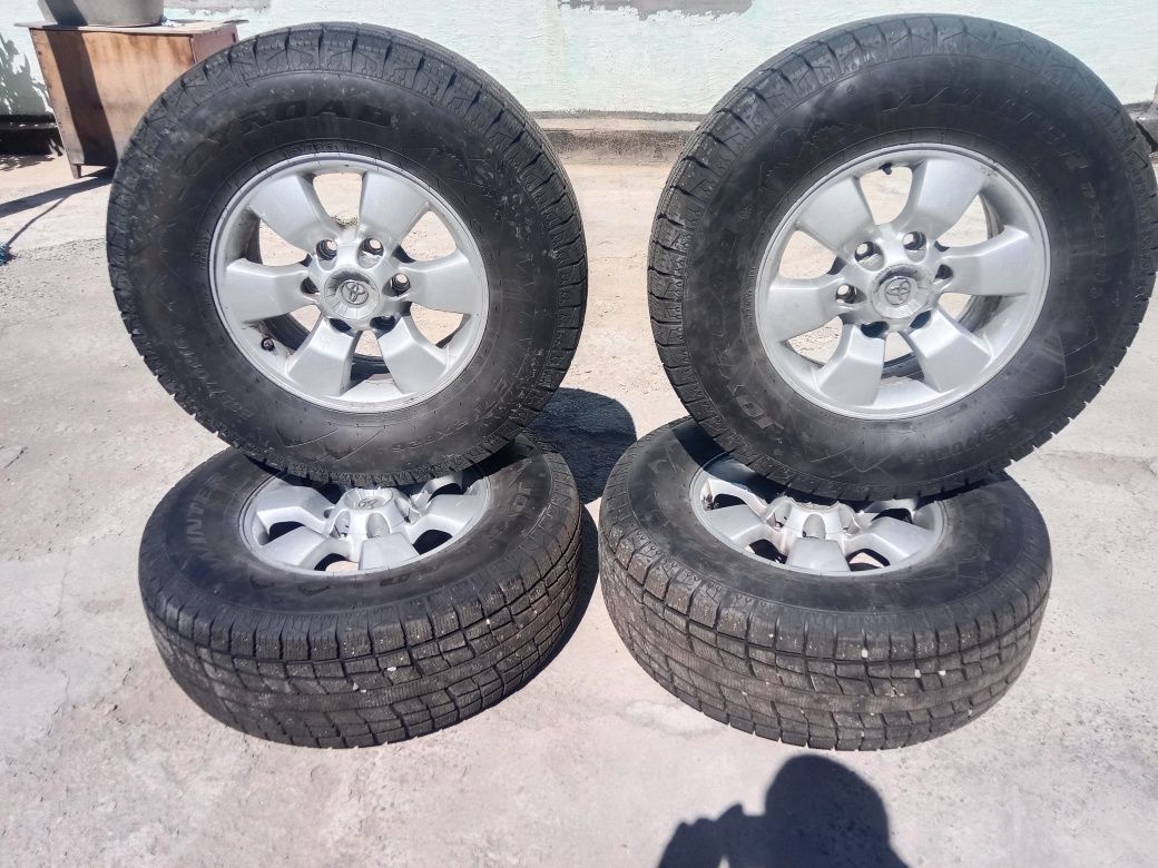Продам диски в комплекте с шинами