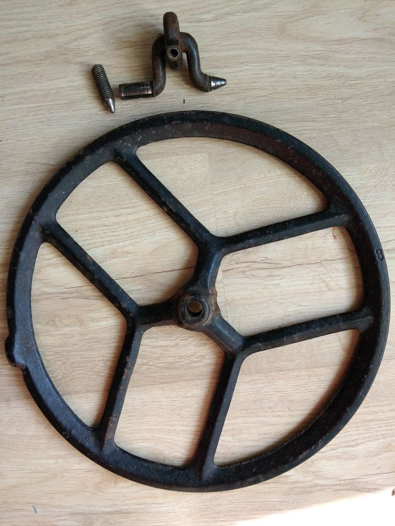 Маховое колесо для швейной машины