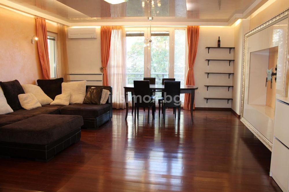 Под наем четиристаен, €1190, 147кв.м. в Изток