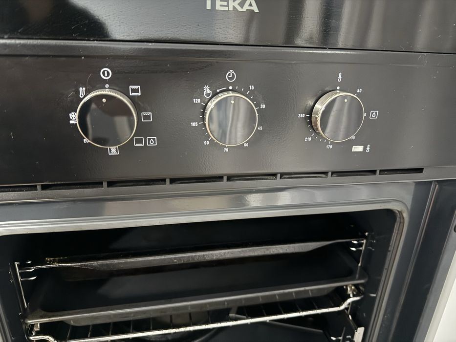 Духовой шкаф в рабочем состоянии