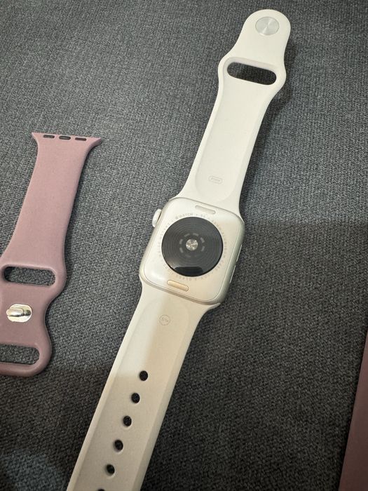 Apple Watch SE (2024) starlight