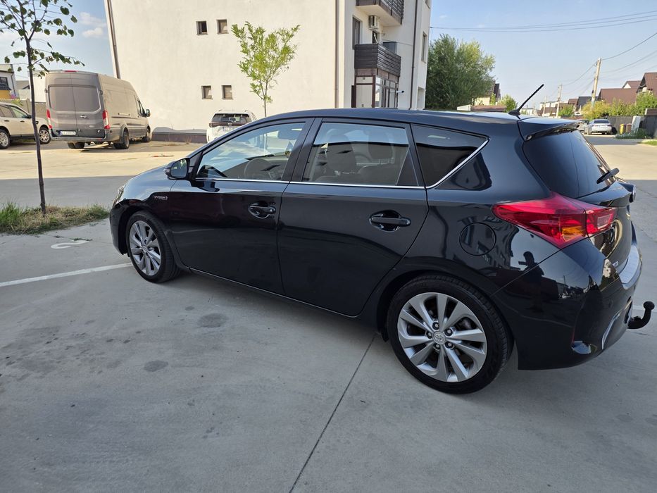 Toyota Auris hybrid sau schimb(doar cu lexus is300h)