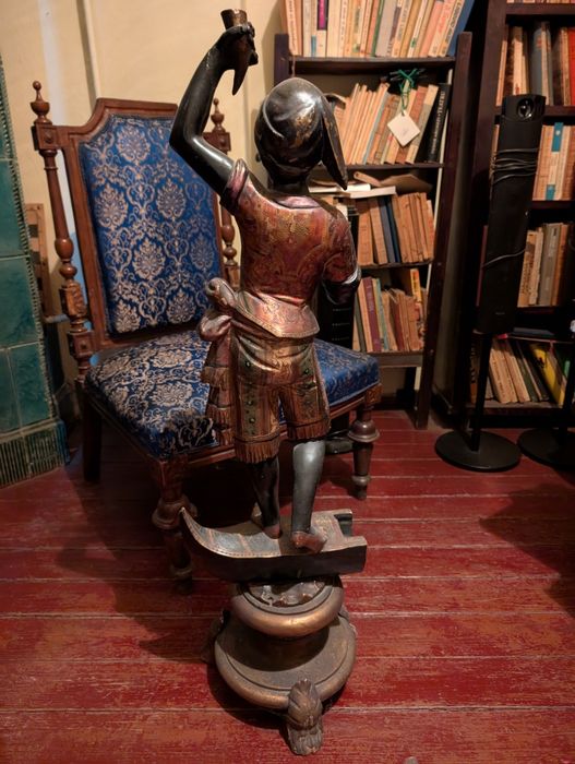 Statueta vieneza din lemn