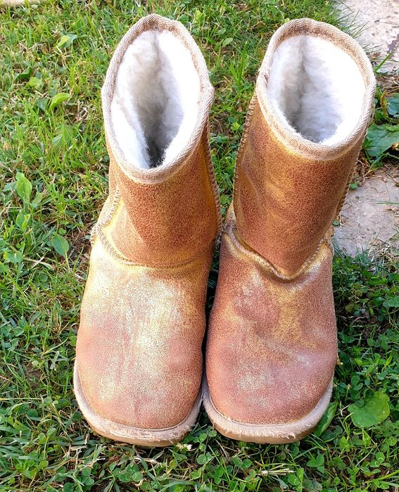 Мекички златисти ботушки Ukala