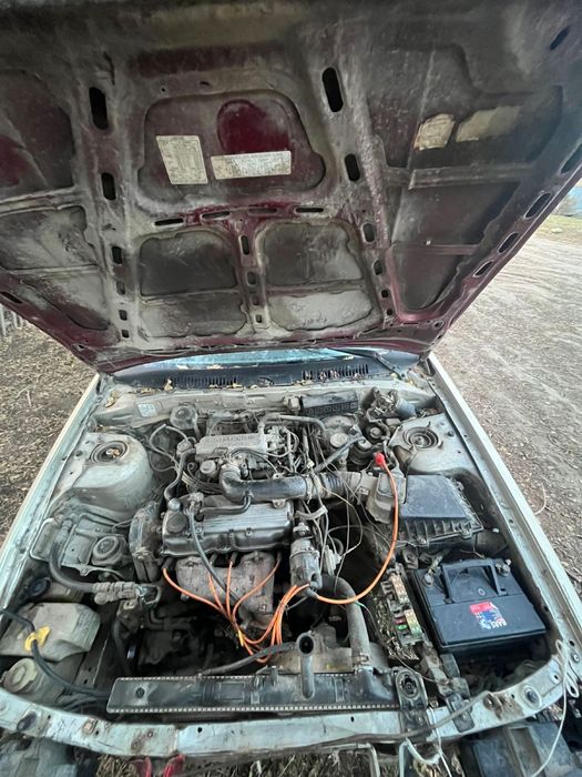 Mazda 626 на ходу просто есть не большие минусы 1лобовой треснуто