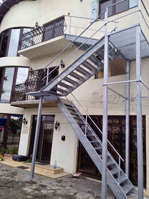 Confectionam scarii metalice zincate exterioare și pentru incendii , p