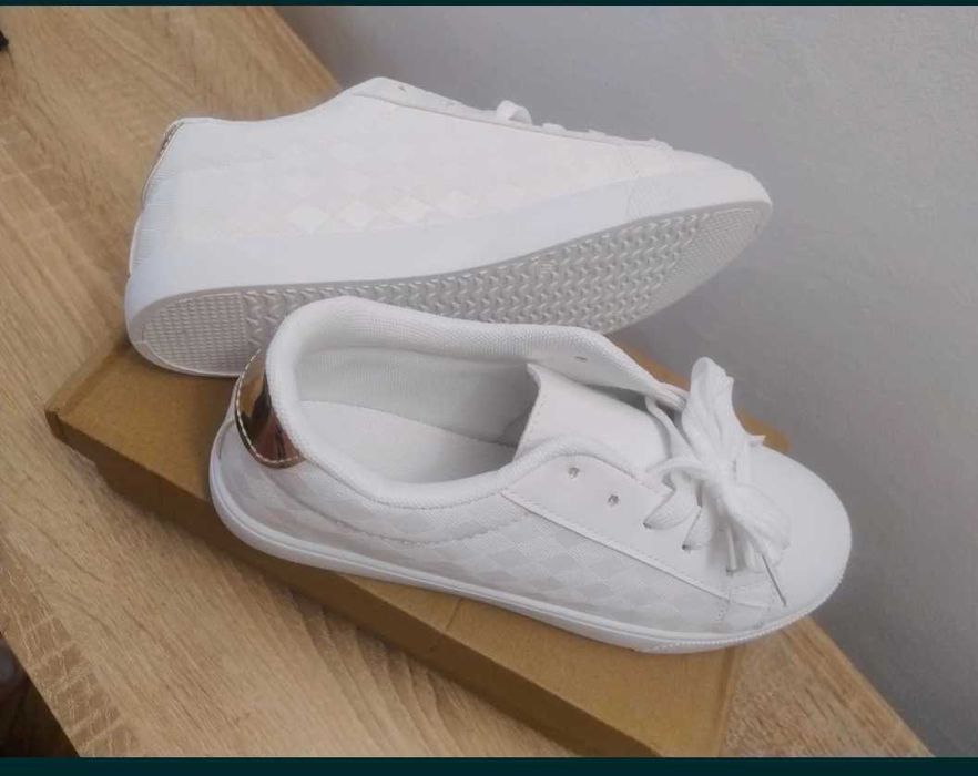 Adidași , încălțăminte dama  sport, relaxare