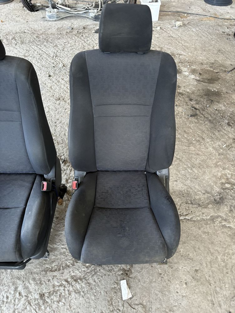 Toyota Corolla седалки  предни