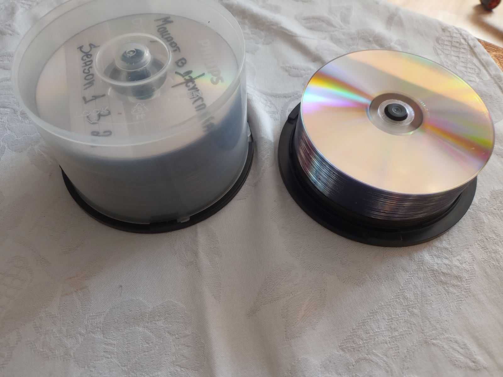 Кутия за дискове CD/DVD тип шпиндел за 50бр. и за 25 бр. - 2.50 лв.