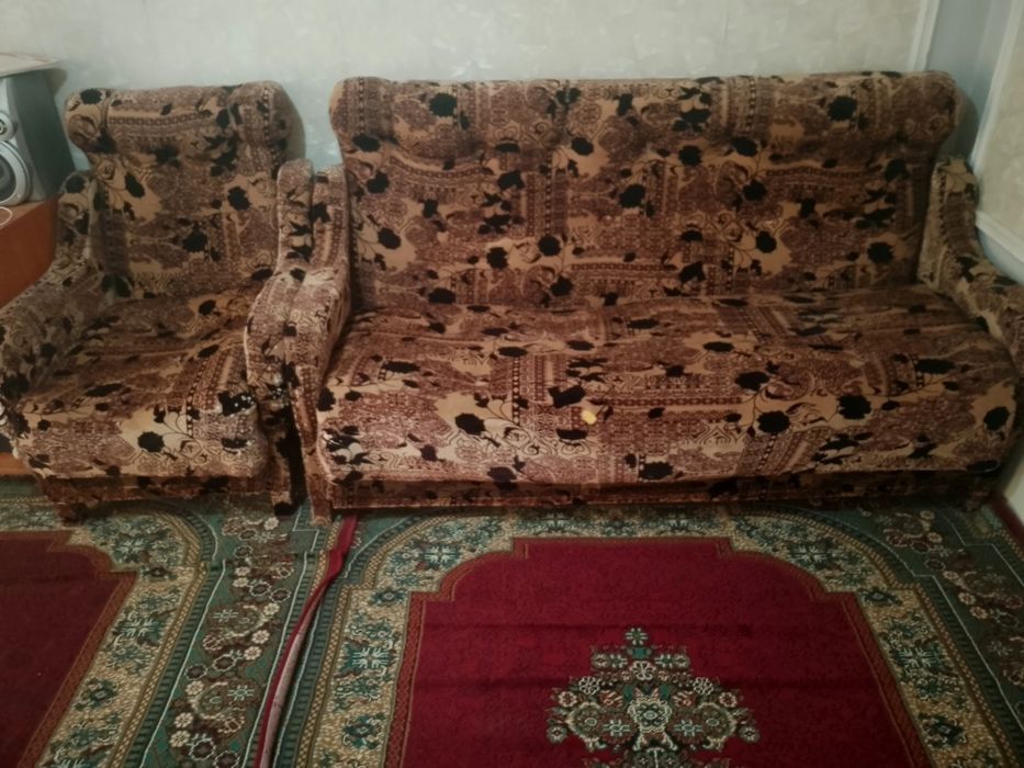 Divan 2 ta kreslosi bilan