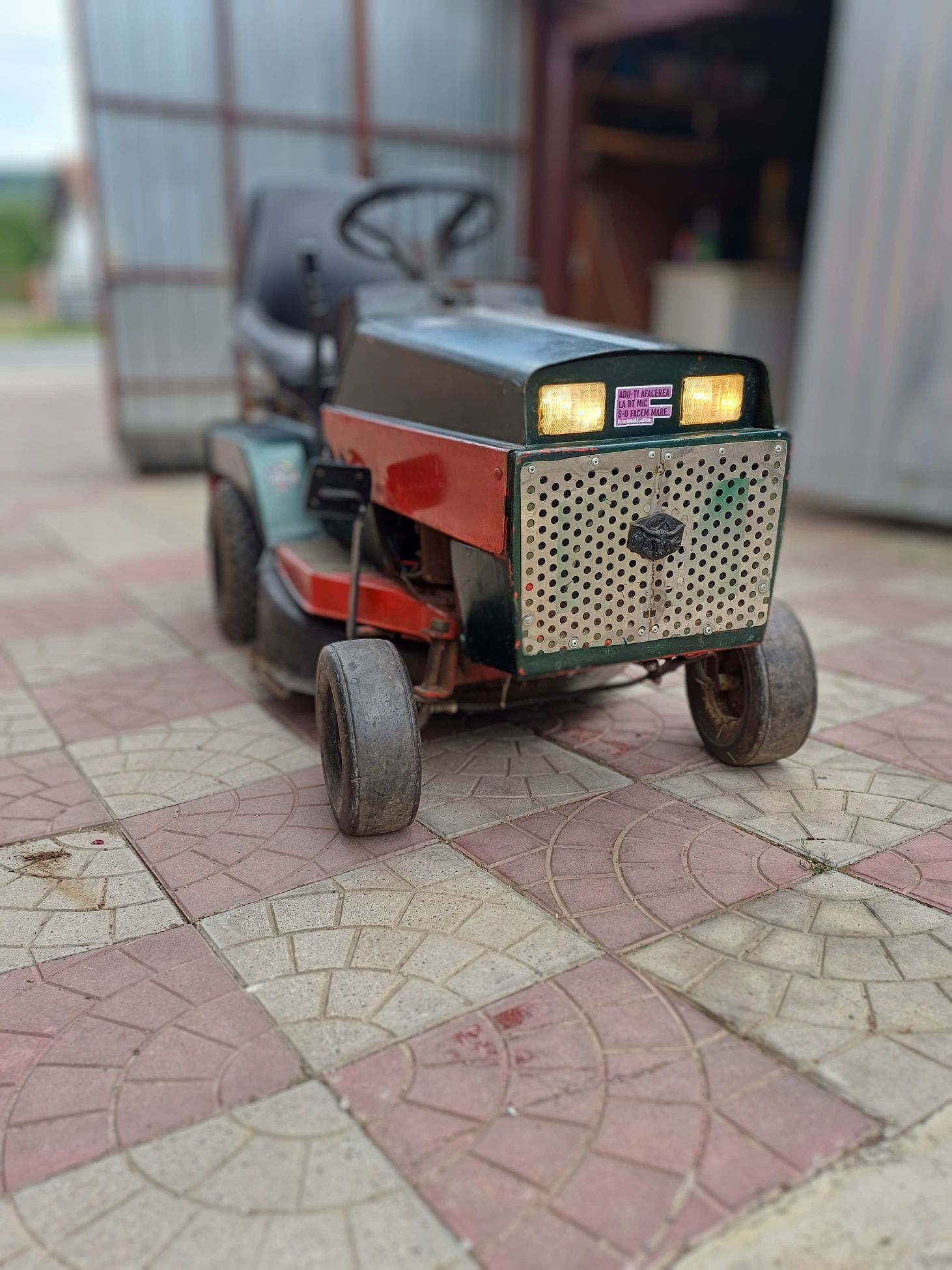 Tractoras gazon 15 cai