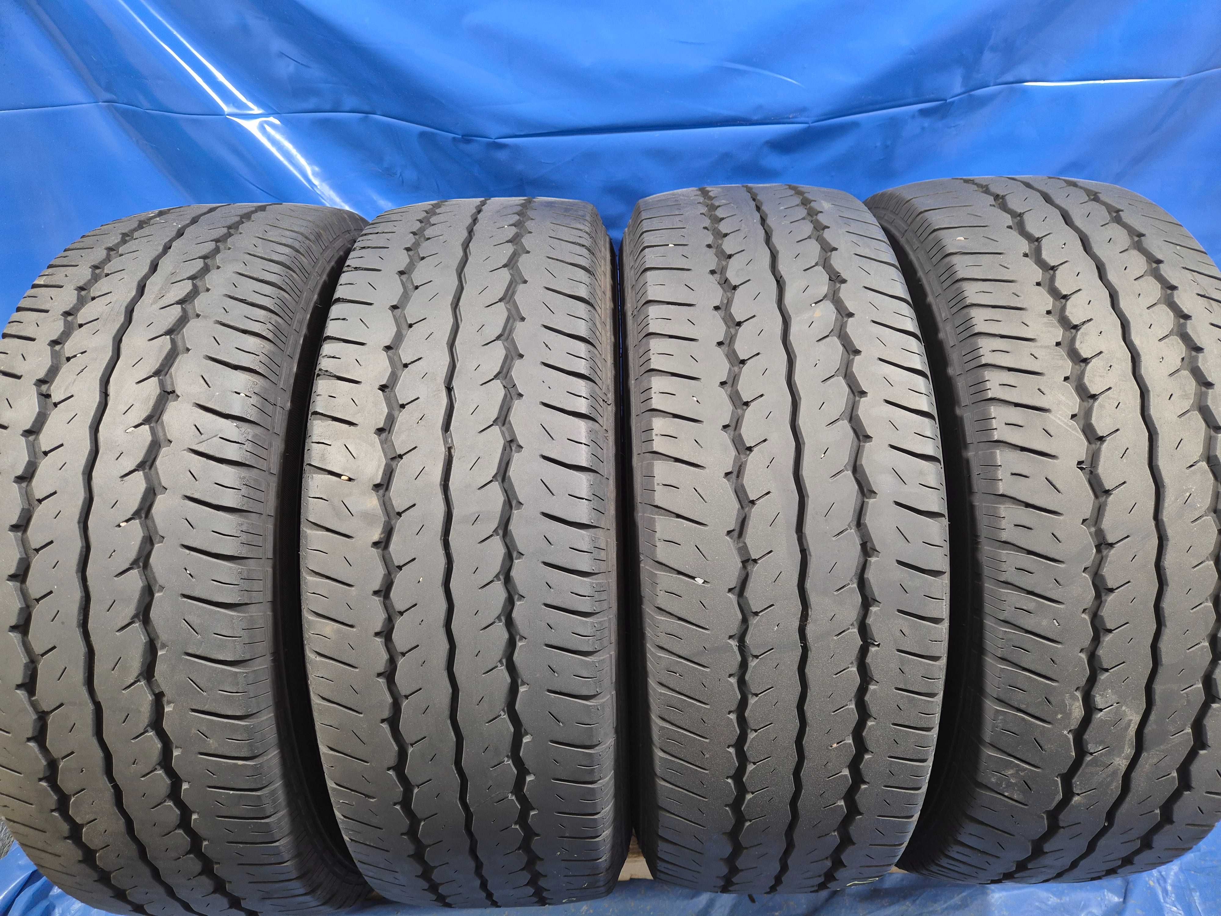 235/65/16c Maxxis