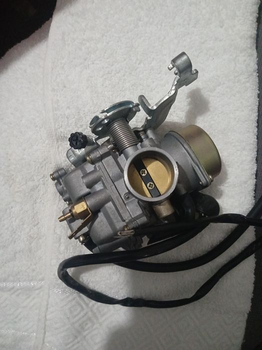 Vând carburator de 250-300 cm3 stare nou