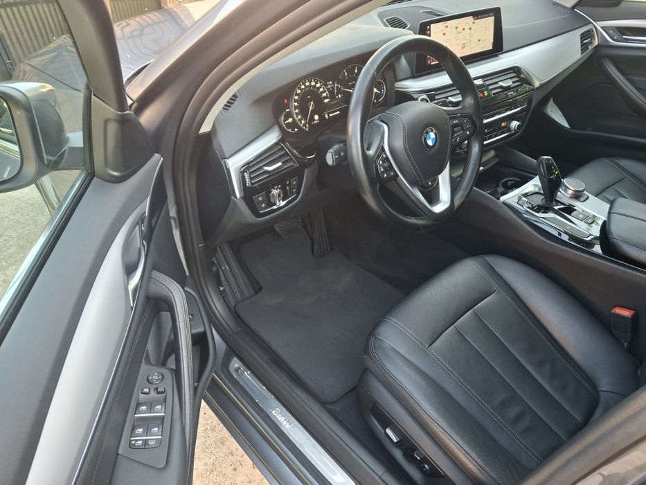 Bmw g30 520d navi mare Distronic plus trapă volan încălzit full Led