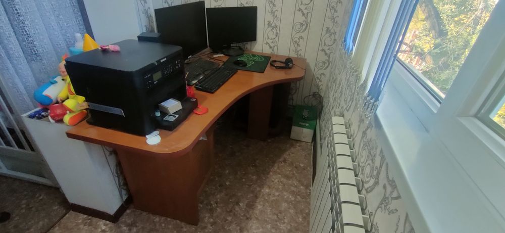 Компьютерный стол