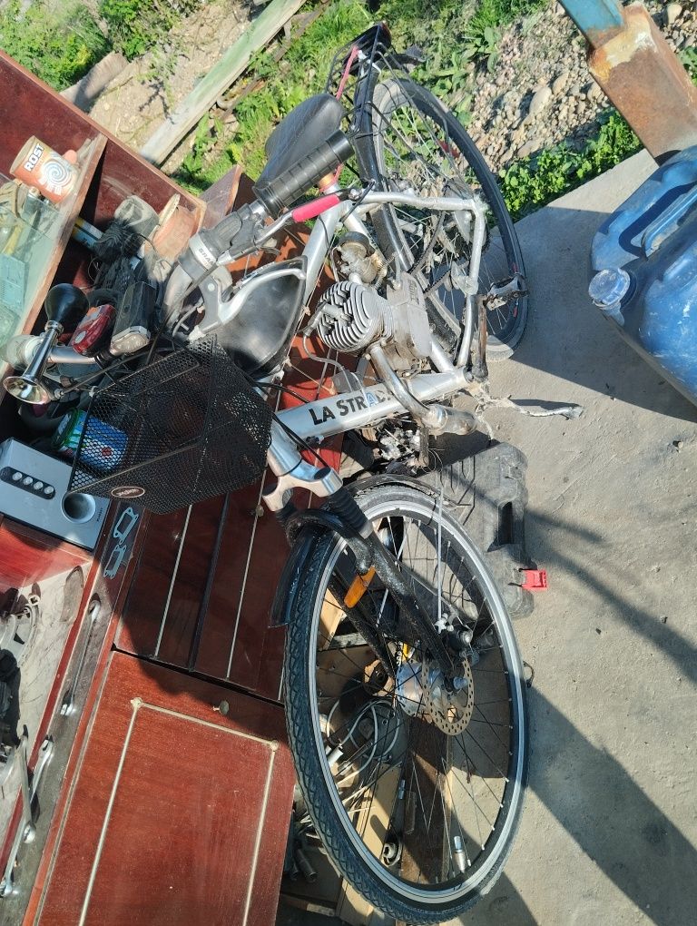 Vând bicicleta cu motor