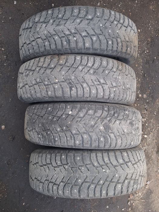 Продам  комплект практически новой резины