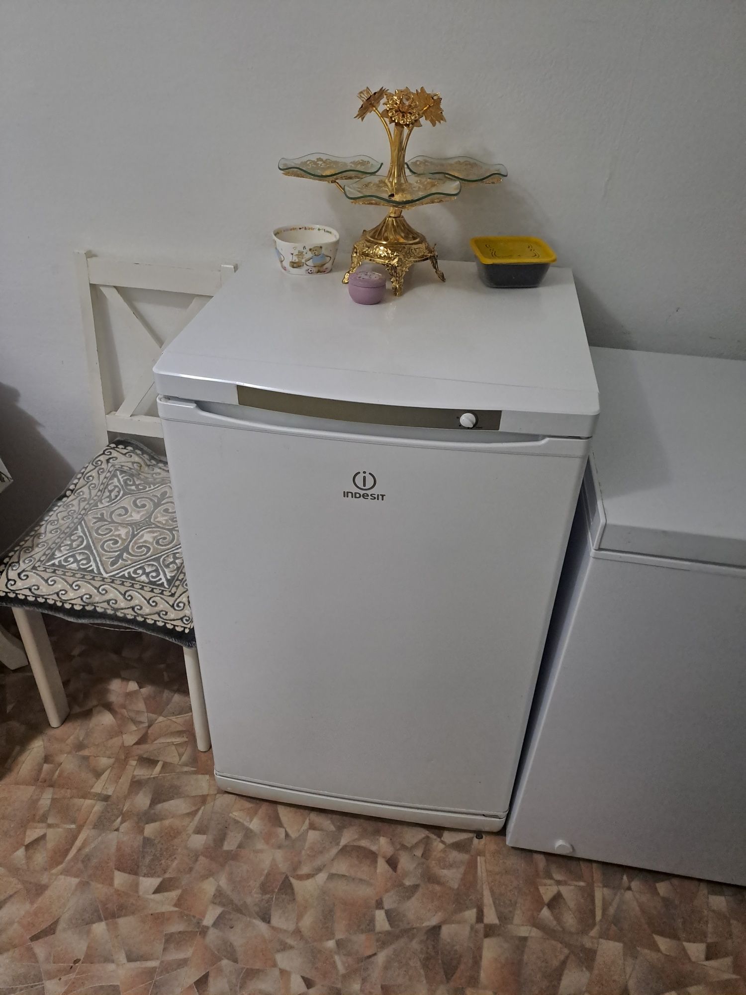 Продаётся морозильник Indesit..