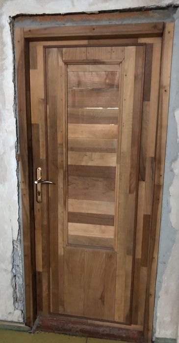Дверь сосна+орех размером 89х2,01х12 по коробке О цене договоримся