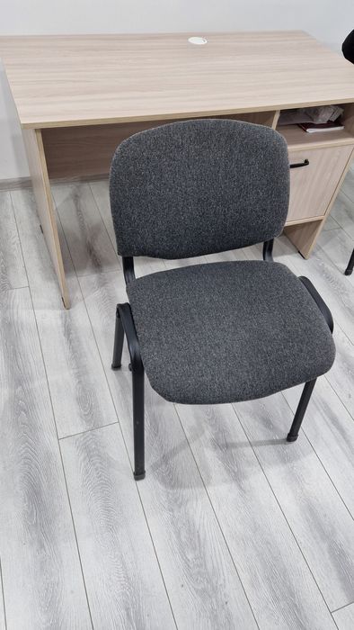 Стул в офис металлические ножки