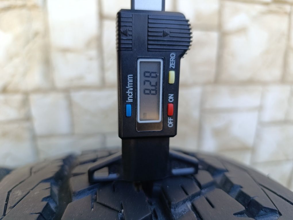 Гуми за Микробус 215/70/15 С Bridgestone