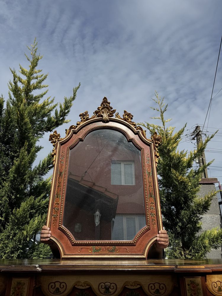 Comoda pictata din lemn masiv, cu oglinda