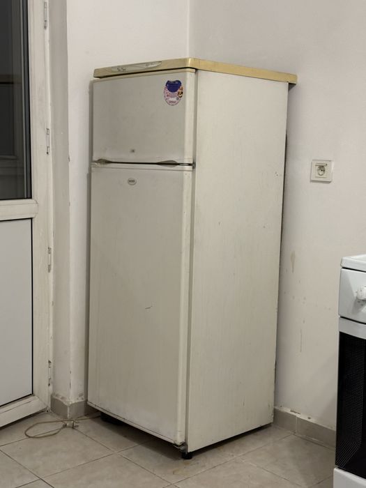 холодильник продам срочно