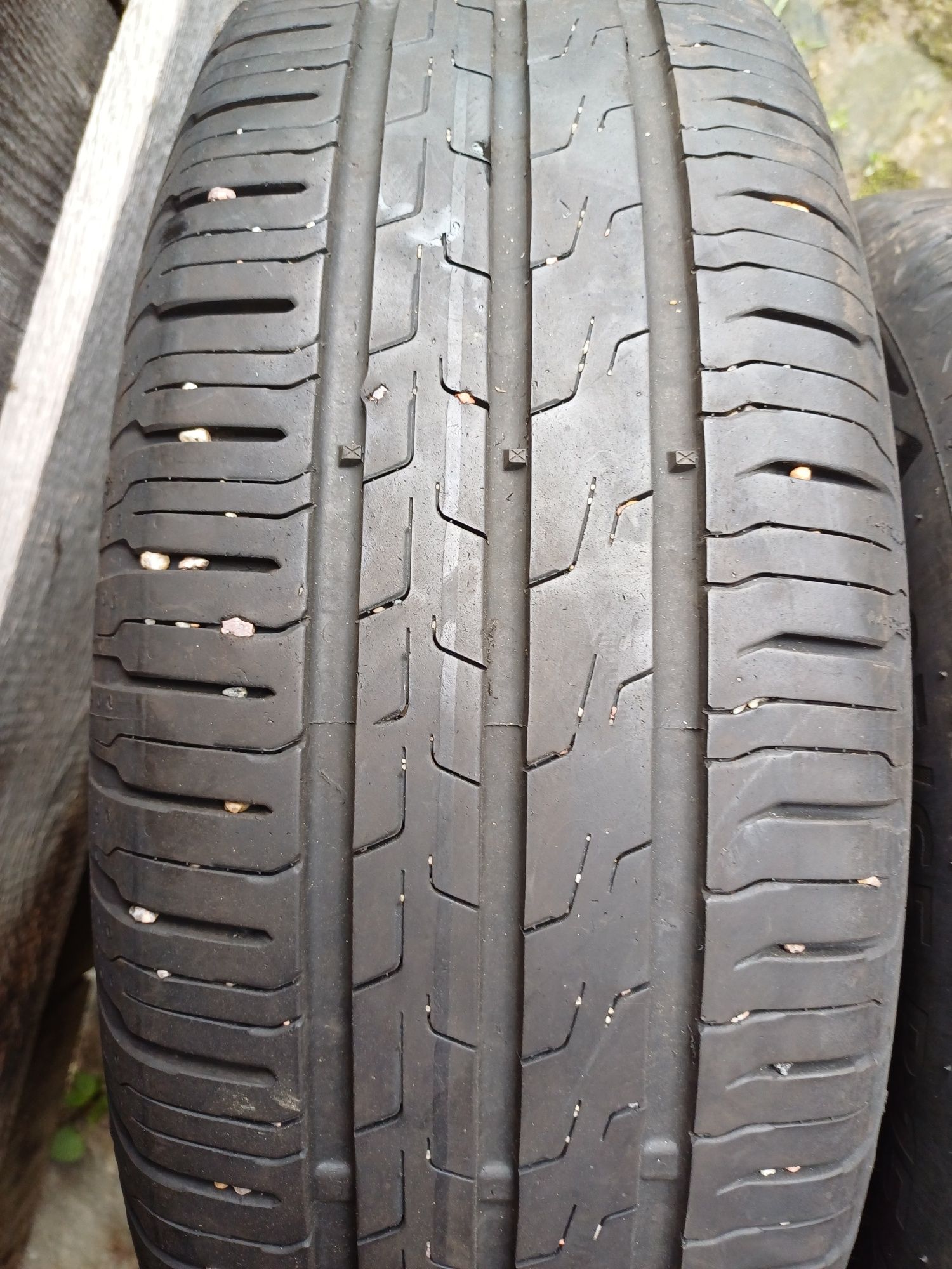 Vand 4 anvelope de vara 195 65 r15 CONTINENTAL si HANKOOK foarte bune