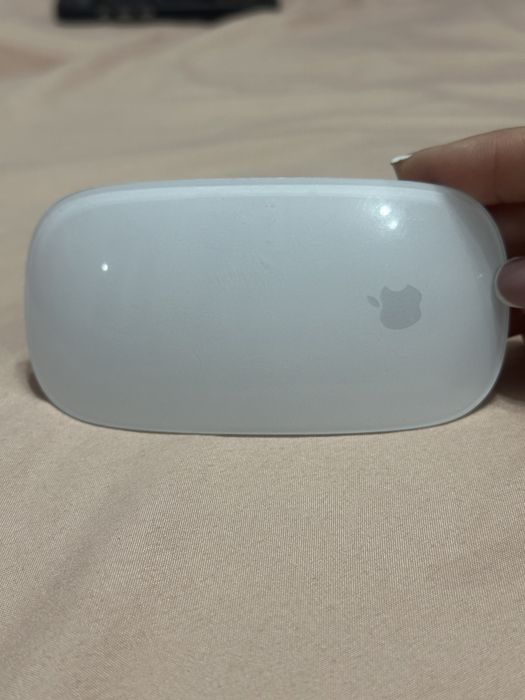 Apple Magic Mouse Lightning — удобная, стильная, в отличном состоянии.