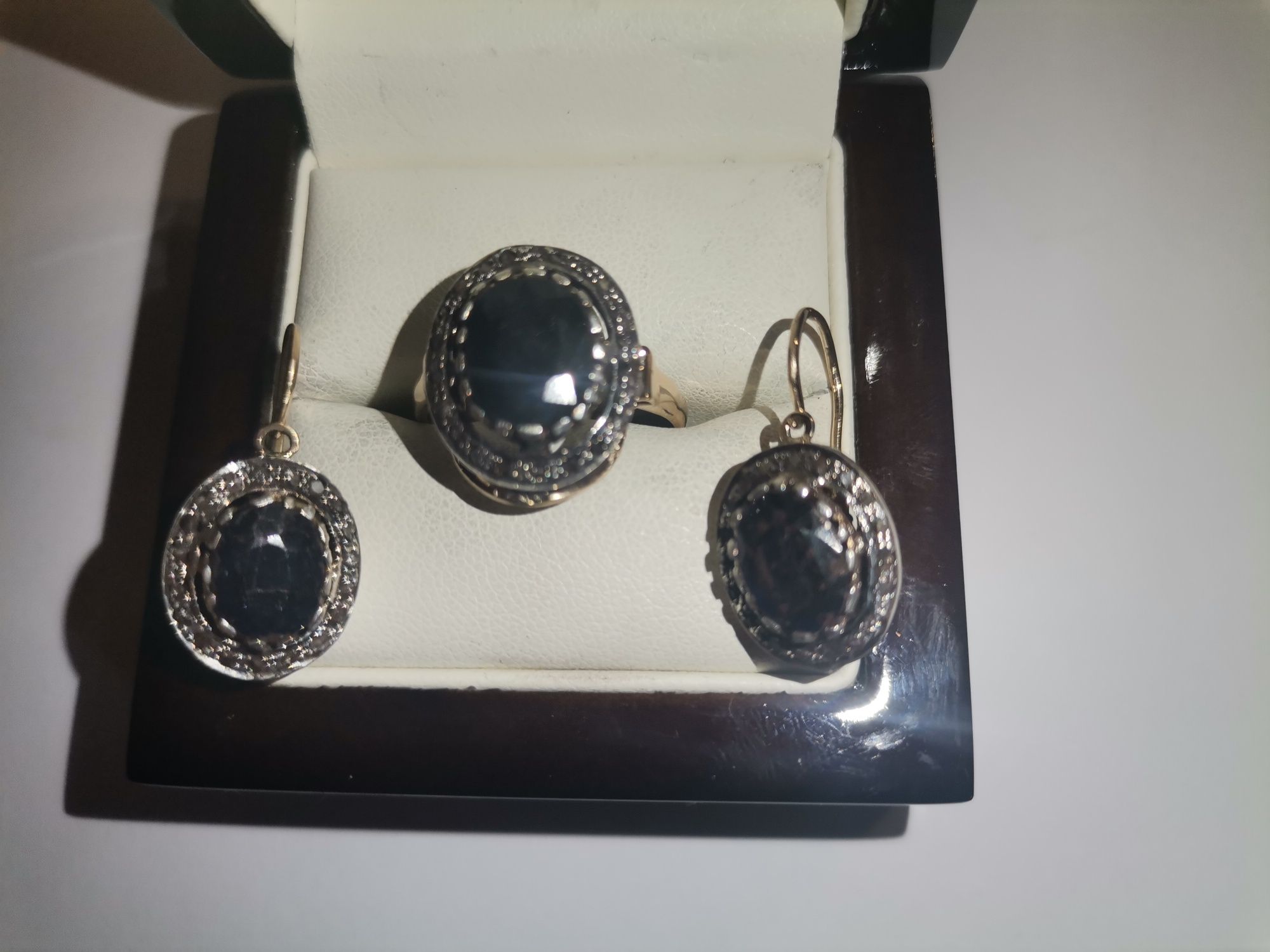 Set inel	+cercei (safire cu diamant) model anturaj