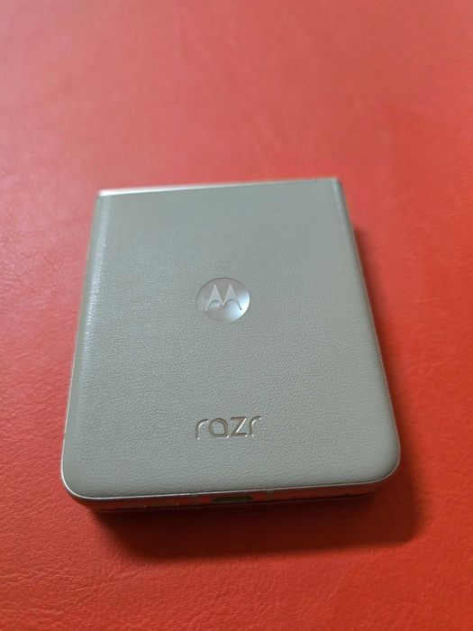 Motorola razr 50