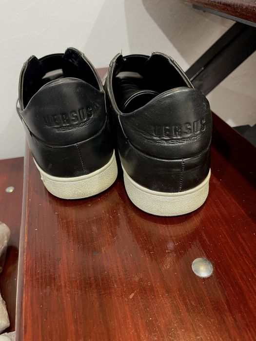 Versace versus кожени обувки