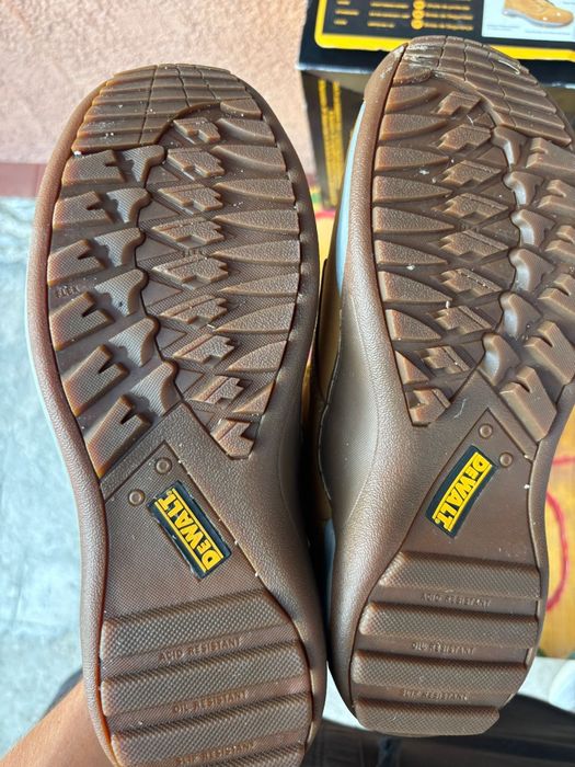 Vând bocanci profesionali DeWALT