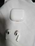 AirPods 4 Noise Canceling