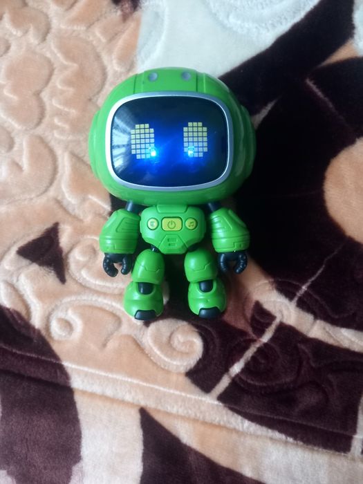 Vând jucarele copii