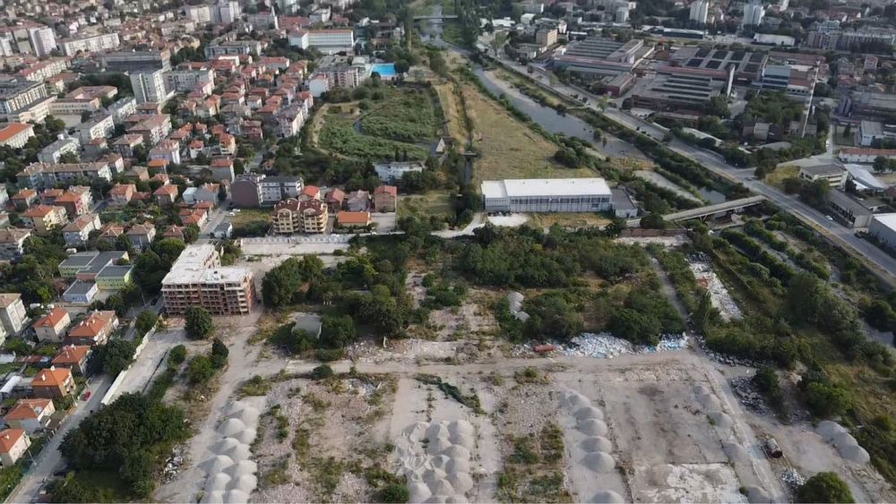 Парцели за жилищно строителство до спортната зала