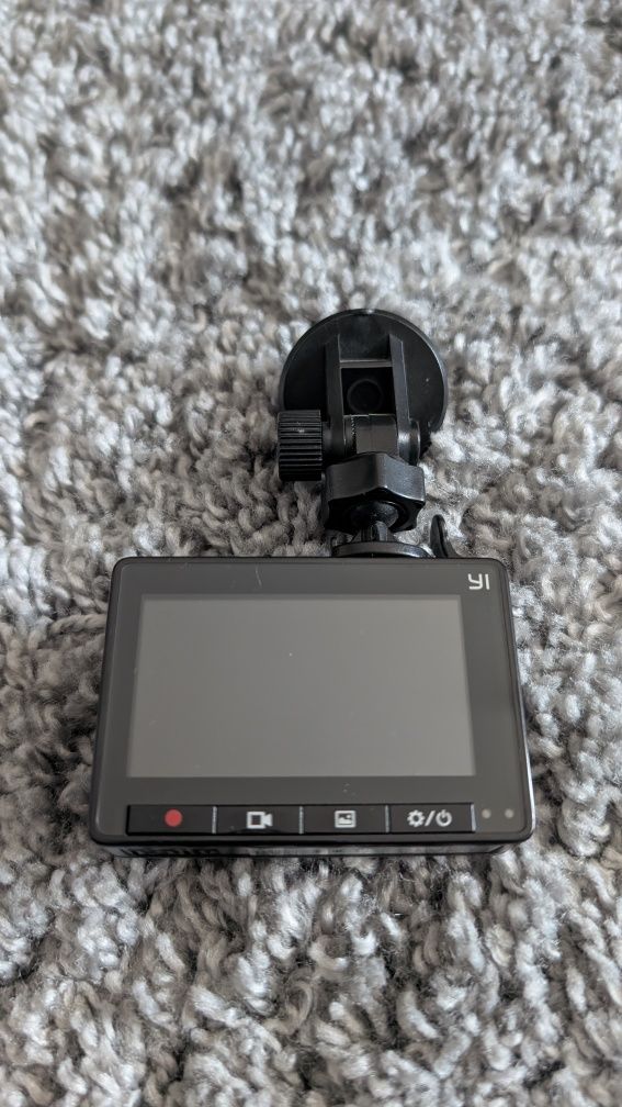 Видеорегистратор Xiaomi YI Dash Cam