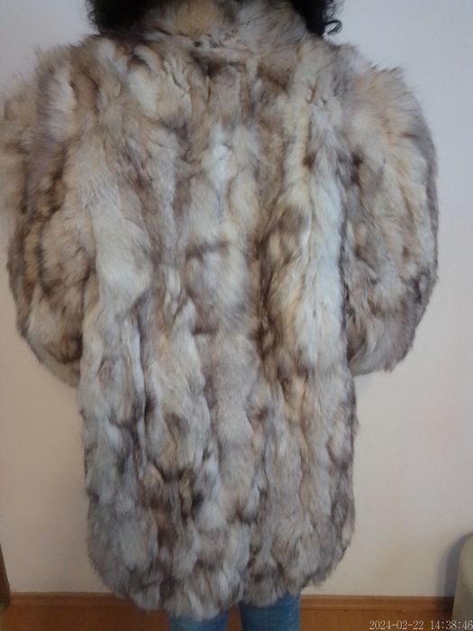 Vând haina de blana naturala vulpe polara