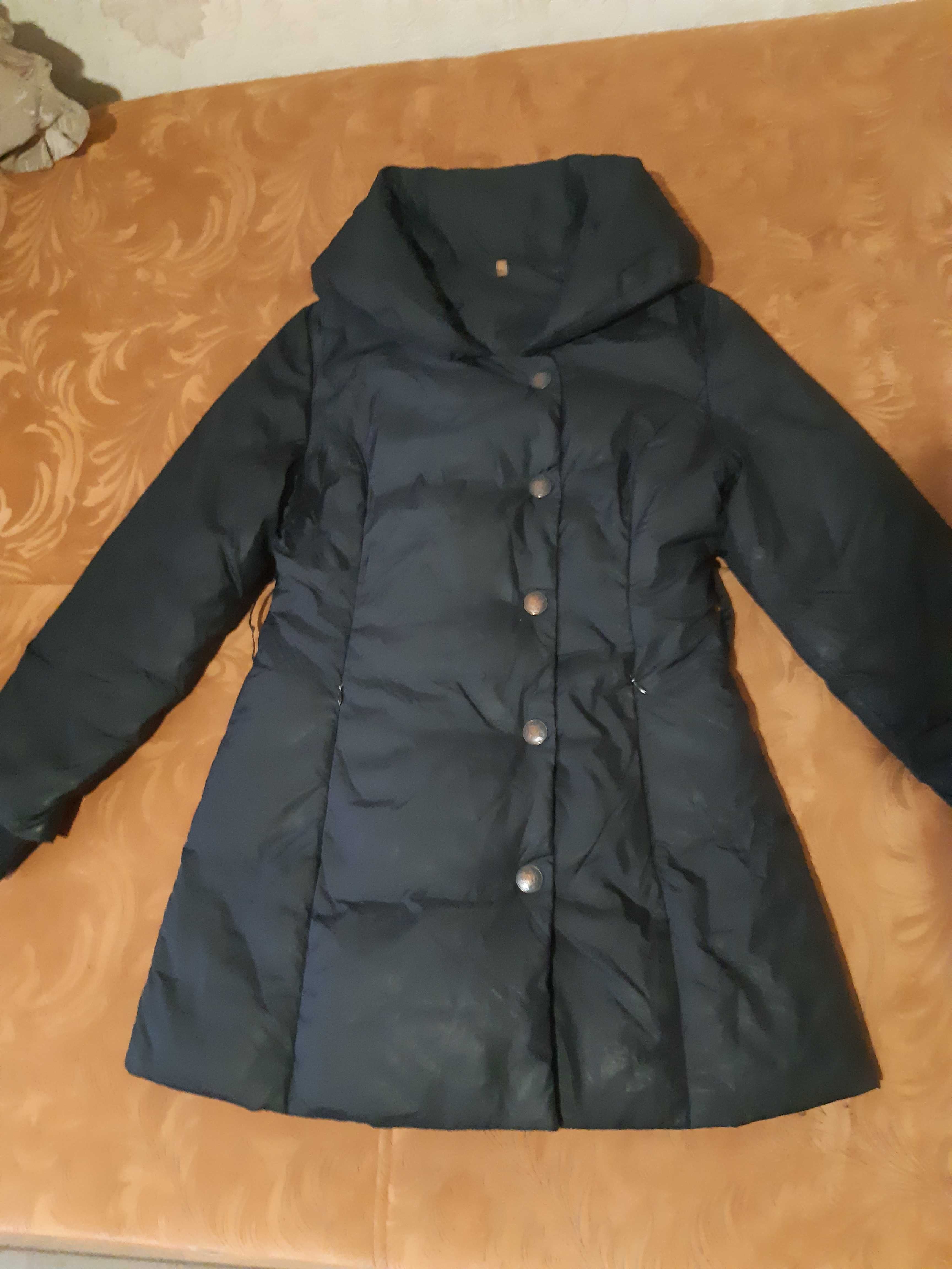 Куртка женская демисезонная, зимняя в отличном состоянии
