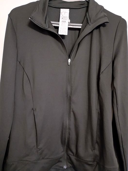 Черен спортен екип