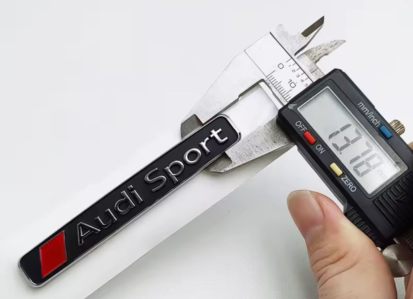 Emblema-Sigla-Logo-Audi-Sport-A1-A3-A4-A5-A6-A7-A8-Q3-Q5-Q7-Q8-Quattro