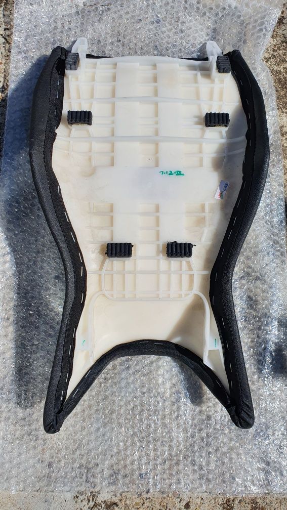 Нова седалка КТМ Adventure 390 OEM