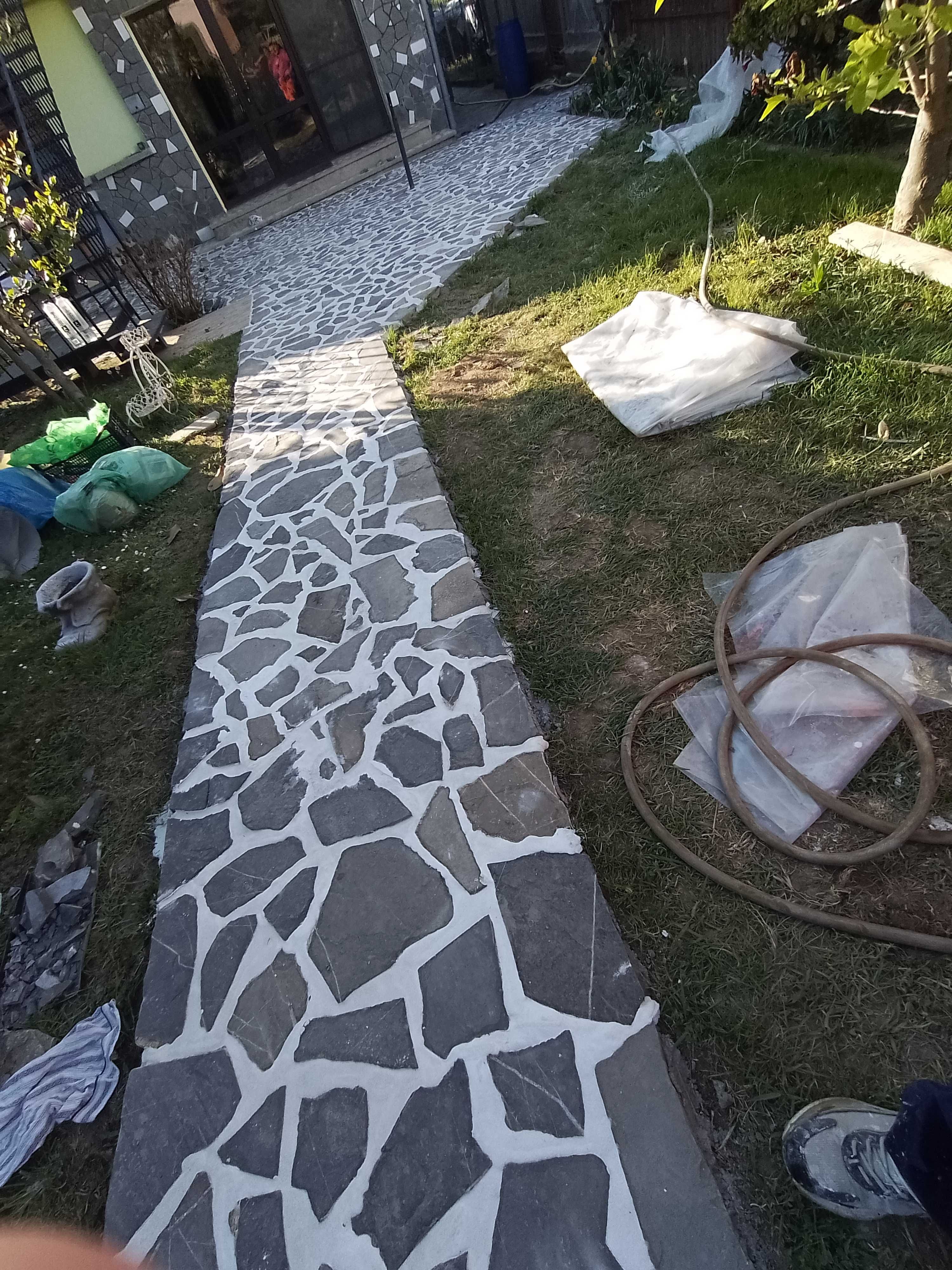 Vând și montez piatra naturala de stâncă