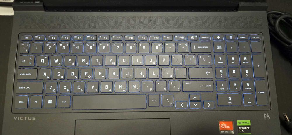 Лаптоп HP Victus 16-s0000nu 1TB | 32Ram | RTX 4060 | Ryzen 7 7840HS