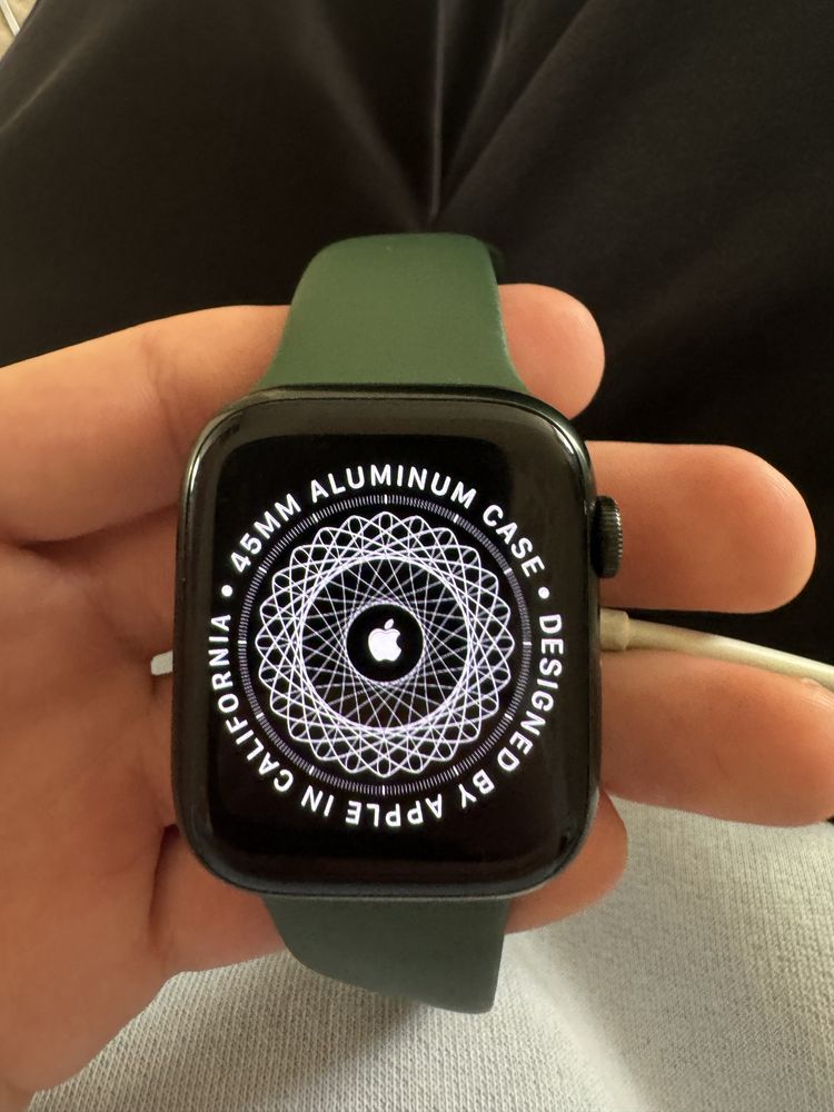 Apple watch series 7. Заблокирован.