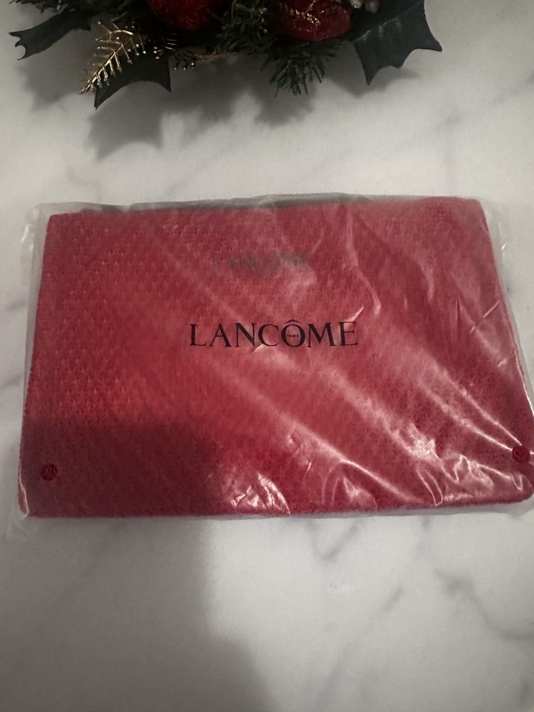 Lancome коледно червен козметичен несесер