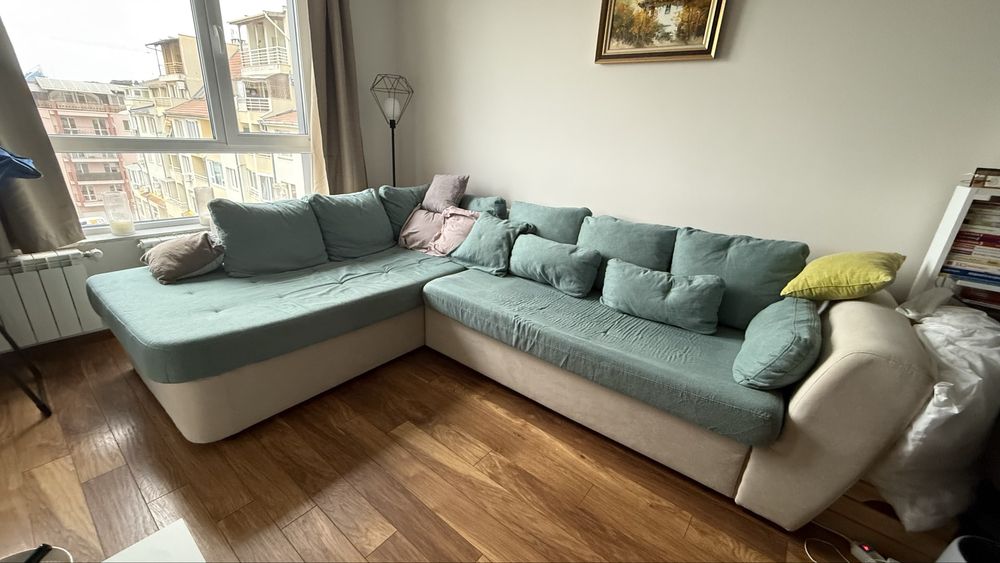 Продавам ъглов разтегателен диван с лежанка – 2 години